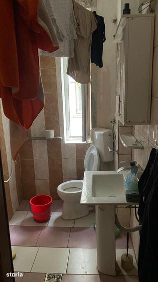 Apartament cu 3 camere semidecomandat în Centrul Civic