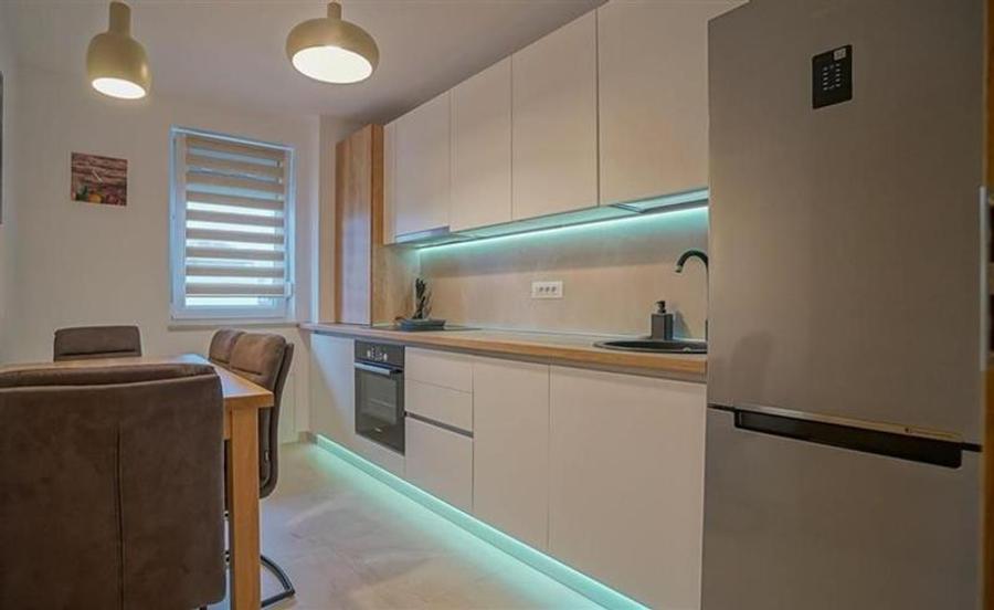 Apartament cu 4 camere decomandat, mobilat în Herăstrău