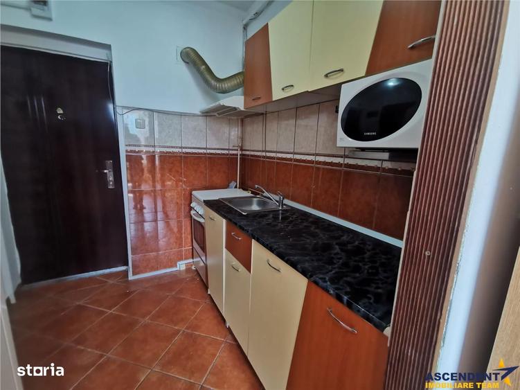 Garsoniera luminoasa cu bucatarie utilata si baie cu cada - 7