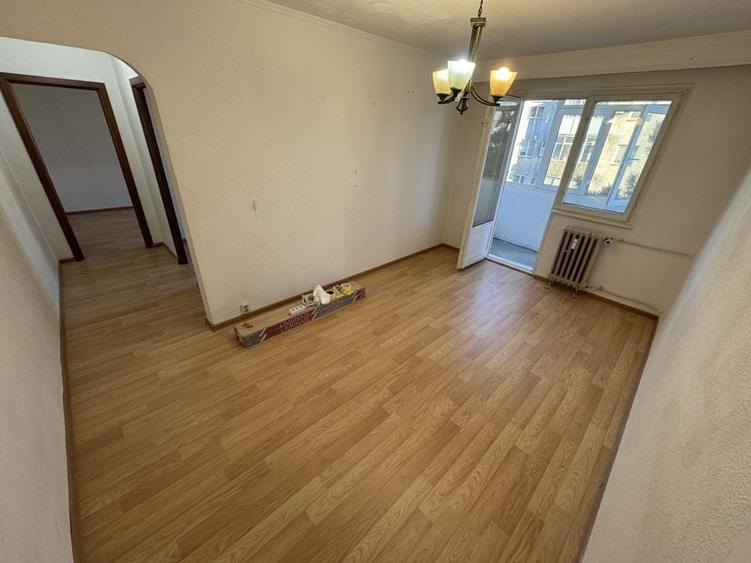 Apartament 3 camere zona Km 4 5 - 1