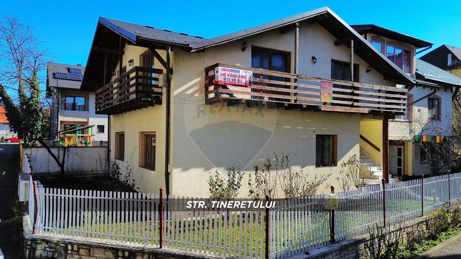 Casă / Vilă cu 5 camere de vânzare în zona Orasul Vechi - 1