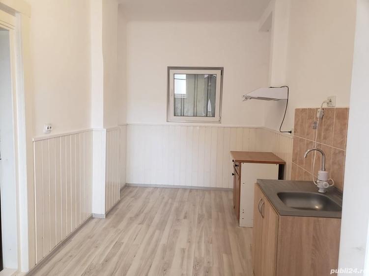 VAND casa renovata, luminoasa cu tavan inalt ,utila pentru orice destinatie,in Jimbolia. - 1