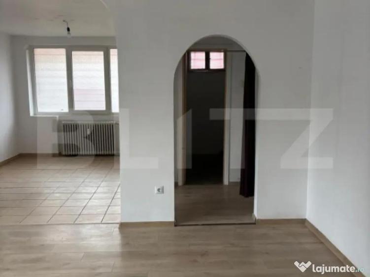 Spa?iu comercial de inchiriat | 44 mp | Vad pietonal inten - 2