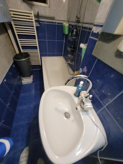Apartament cu 3 camere semidecomandat în Dacia