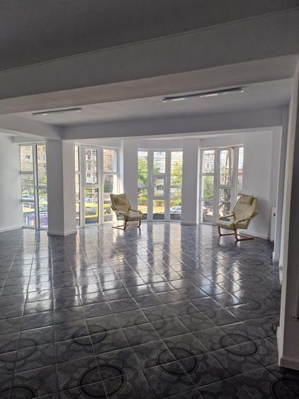 Se inchiriaza saptiu comercial pret 1500 euro negociabil. - 7