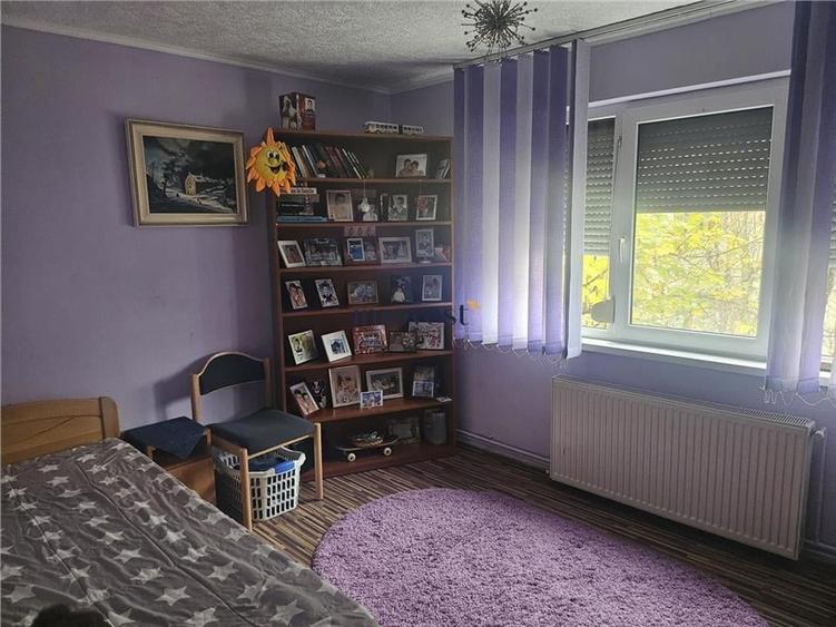 Apartament cu 4 camere decomandat în Micro 16