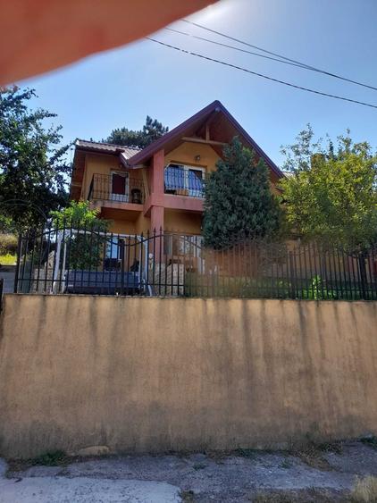Casă cu 4 camere cu Teren 500 Mp în Bucium