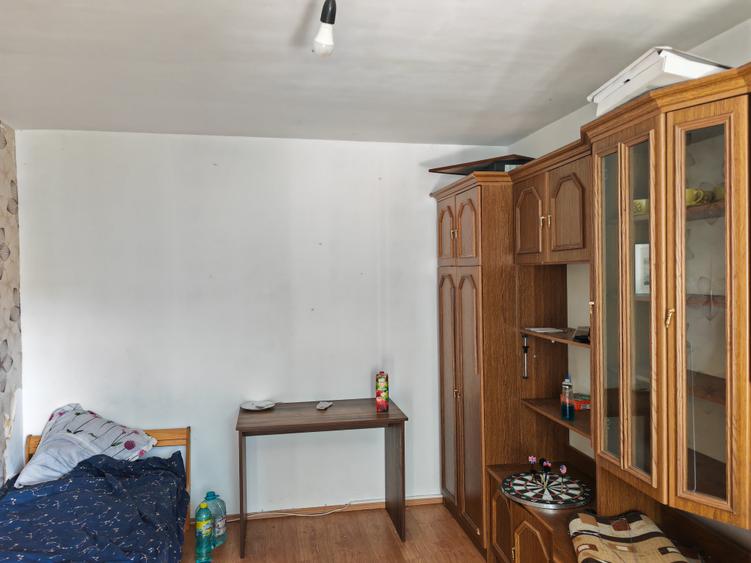 Apartament 3 camere liber la vanzare zona Astra - 2