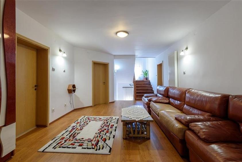 FILM! Vila impozanta,pretabila pe segmentul comercial/ servicii,Tractorul,Brasov - 7