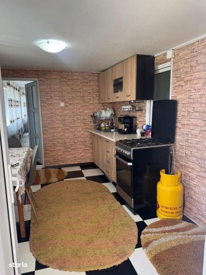 Casa de vanzare 2 locuinte in aceeasi curte, teren generos 3.855 - 1