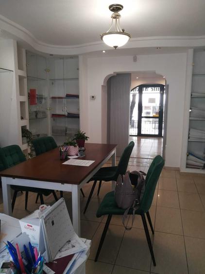 Spațiu comercial, de 70 mp, în Stana
