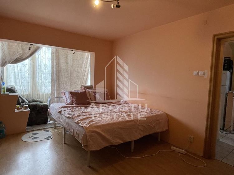 Apartament cu o camera Intrarea Peru Steaua etaj 2 - 3