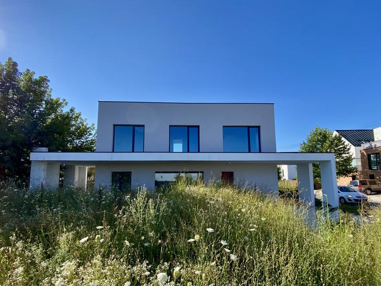 Casă individuală cu 4 camere cu Canalizare în Corbeanca