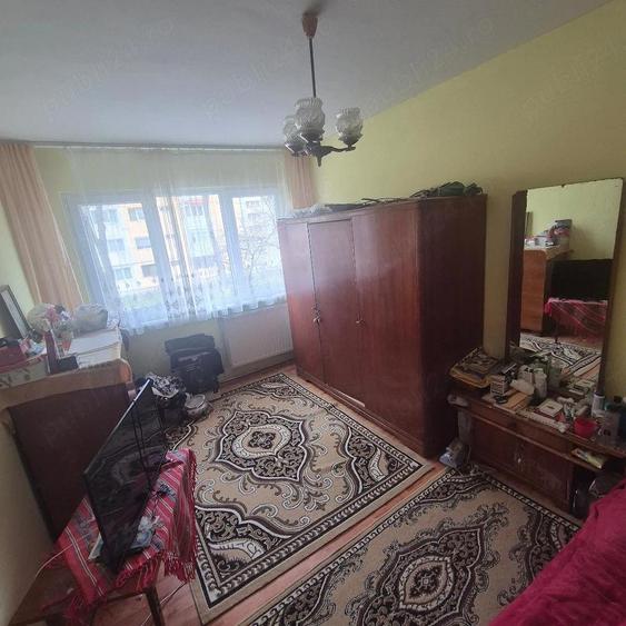 Vand apartament doua camere et.1 Roman - 1