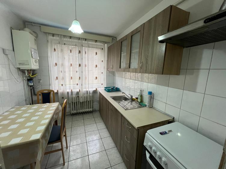 INCHIRIEZ apartament 2 camere semidecomandat,zona Centrala - 7