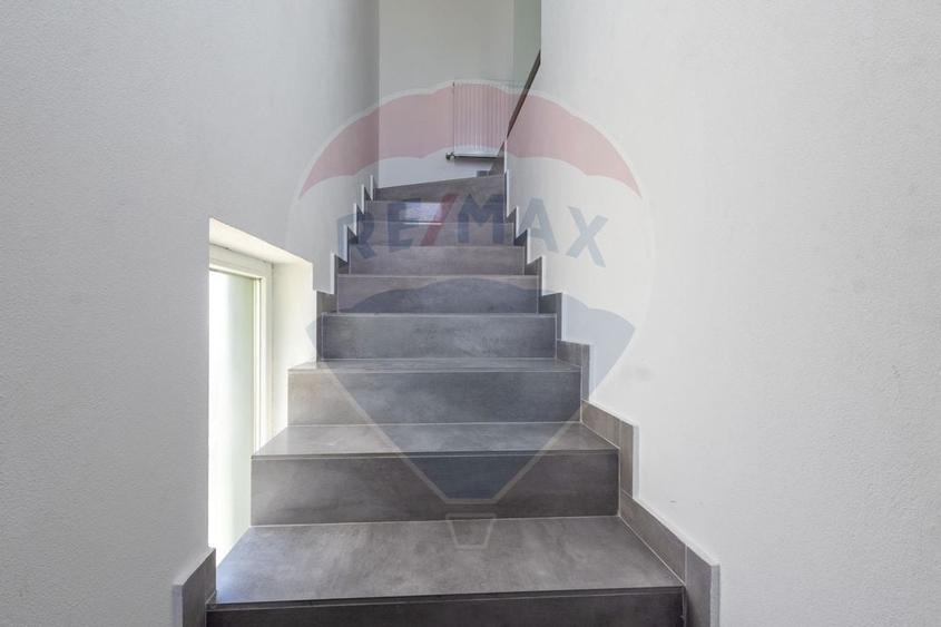 Vilă de lux cu piscina de închiriat - 13