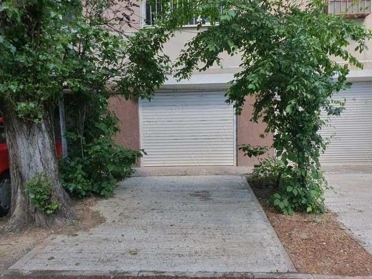 Inchiriez apartament decomandat cu trei camere etaj 2 4 in Drumul Taberei zona Romancierilor - 1