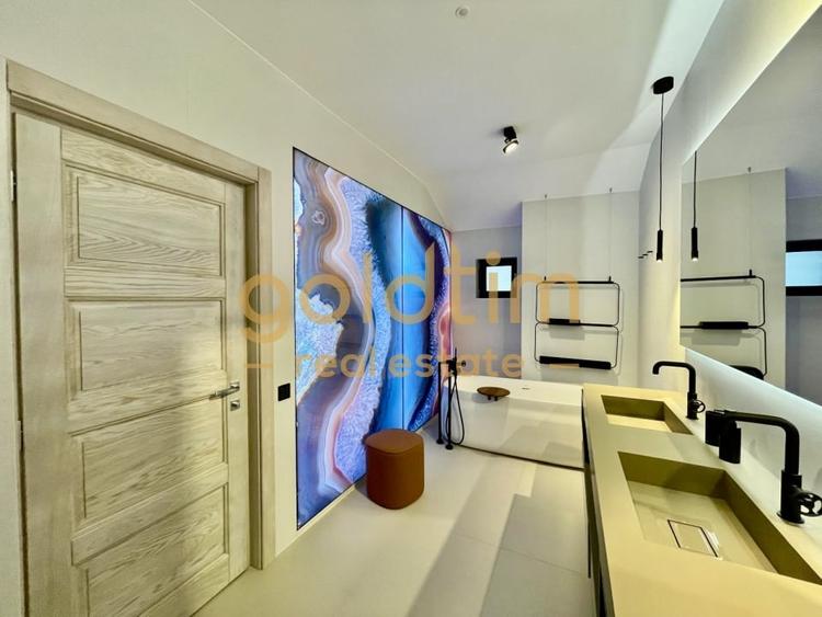 UNICA/ABSOLUT SUPERBA/ VILA INDIVIDUALA/IANCU NICOLAE/CURTE GENEROASA - 82