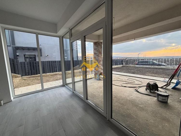 Casa moderna, prima inchiriere, 600 mp teren, curte, parcare, Dezmir - 1