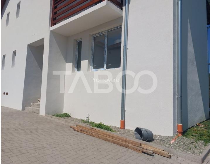 Duplex de vanzare 150 mp P+1E 4 camere 145 mp teren liber Cisnadie