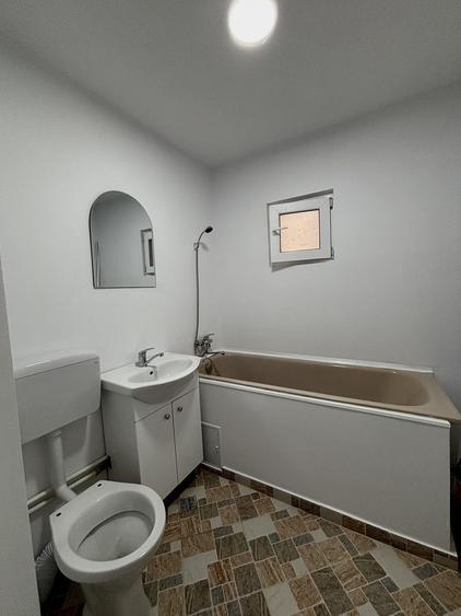 Apartament de vanzare - 2 camere, nemobilat - 2