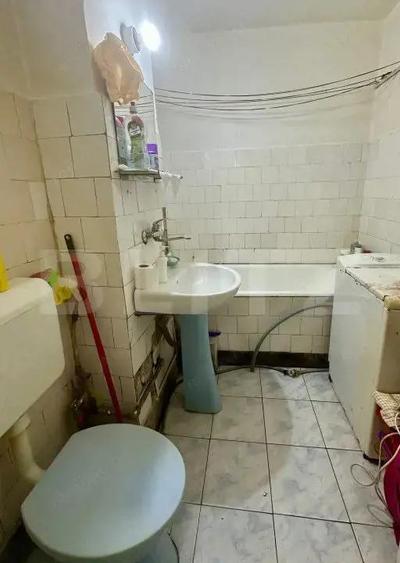 Apartament de vanzare, cu 3 camere, zona Tudor - 2