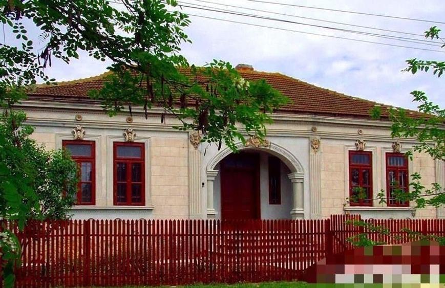 Conac boieresc - 5 camere - Nicolae Balcescu - 105.000 euro (Cod E11) - 1