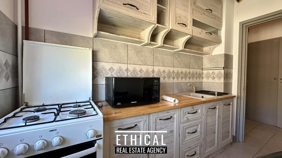 Apartament cu 3 camere semidecomandat, mobilat în Veteranilor