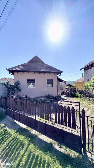 Casă cu 4 camere cu Teren 1668 Mp în Bujoreni