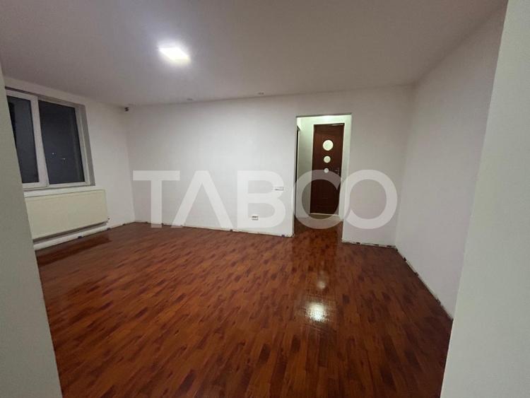 De vanzare apartament 3 camere spatios cu balcon Piata Delfinului - 12