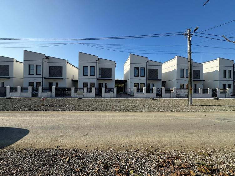 Vand case individuale in Remetea Mare la cheie! - 1