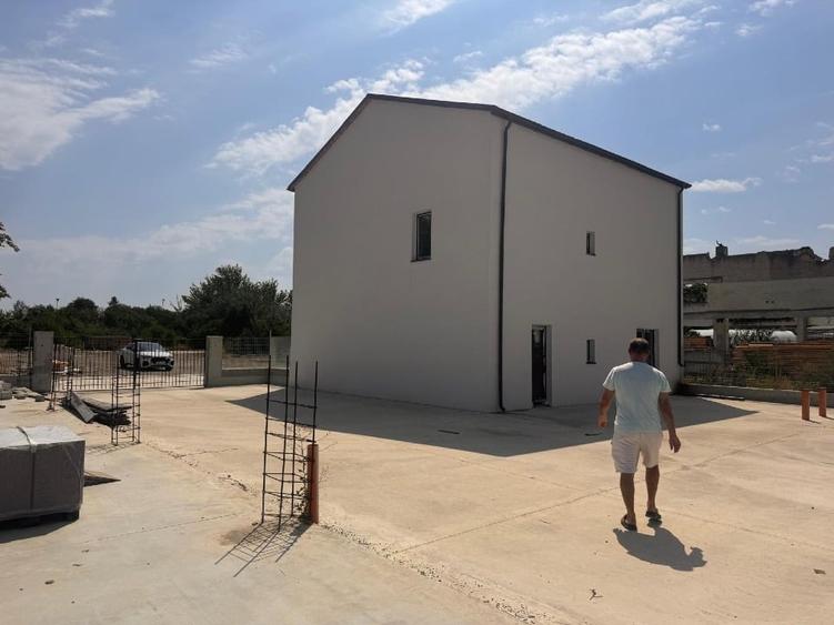 clădire de birouri nouă cu hală, parcare betonata și acces tir - 7