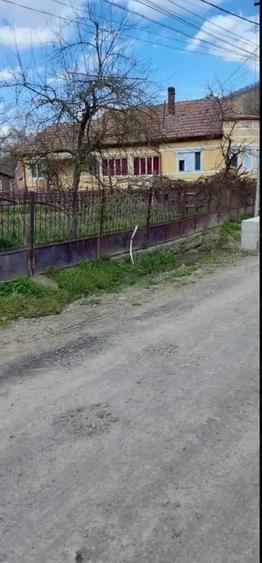 Vand casa de locuit sat Luieriu - 8