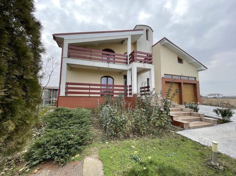 VILA P+1, Su = 350 mp.Teren 2000 mp + ANEXA,la DN 65- Valea Mare - 1