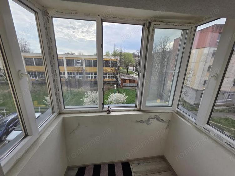 Garsoniera renovata Zona Buzia?ului Etaj 2 - 4