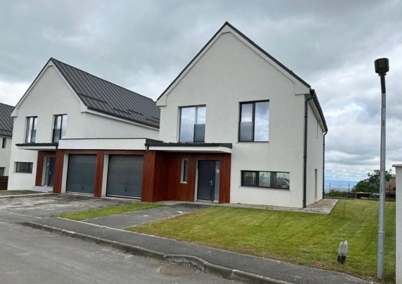 Duplex unit prin garaj - panorama - 185 mp utili , Feleacu, Cluj! - 1