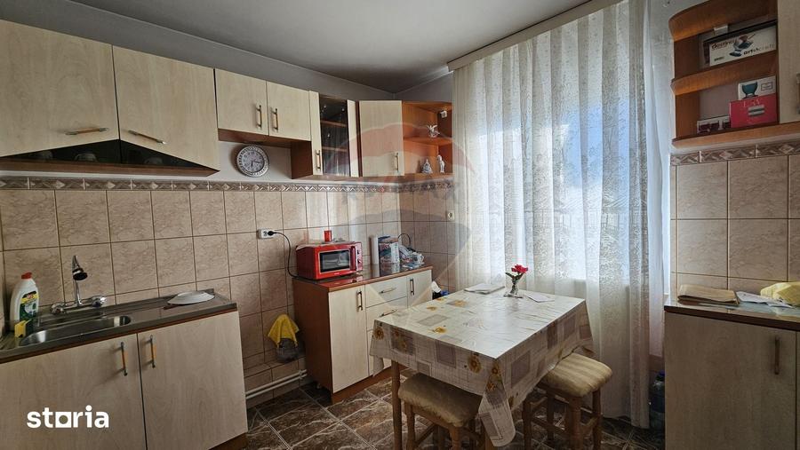 Casă cu 5 camere cu Teren 2078 Mp în Baia