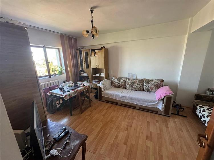 Garsoniera Comisia Centrala ,40 mp utili, et 4/4 cu acoperis,CT - 2