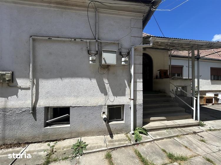 Casă cu 4 camere cu Teren 596 Mp în Central