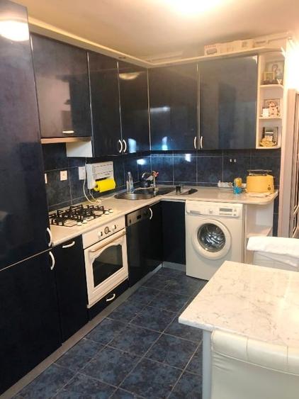 Inchiriez apartament 4 camere, etaj 1, strada UNIRII, Nr.70, Bloc D - 9