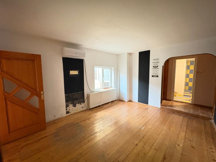 Casa de vânzare - Constanta - 6 CAMERE-147 mp. totali ( fără curtea interioară) - 24