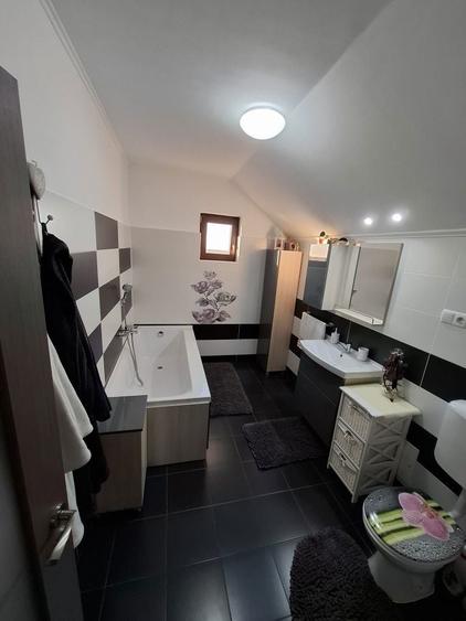 READY TO MOVE!!!Vila spatioasa complet mobilata la 2 km de Baile Felix - 4