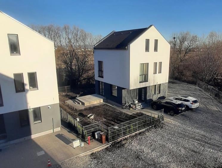 Case Individuale - Beci Parter Etaj Masarda Bartolomeu Str. Linii - 12