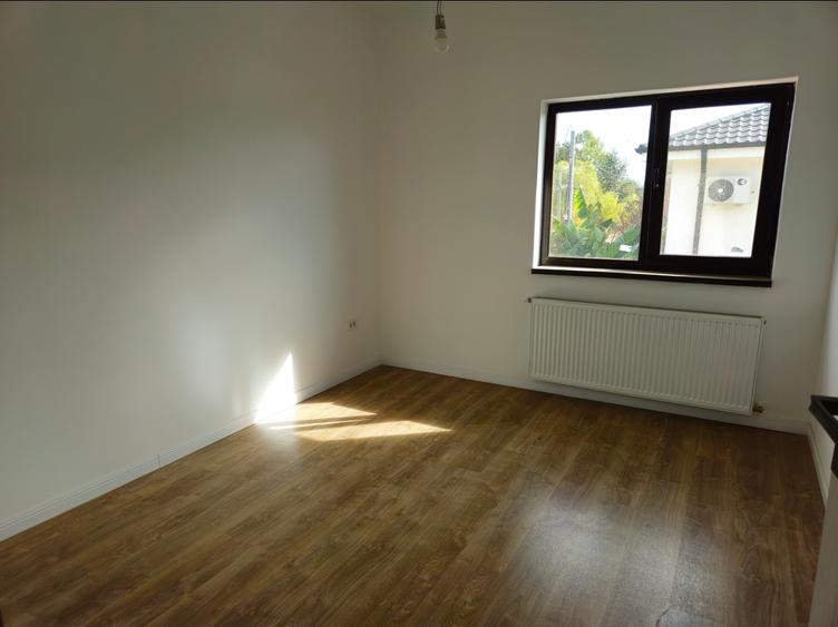 vila 4 camere si mansarda,str GHIDIGENI,incalzir pardoseala,comision 0 - 9