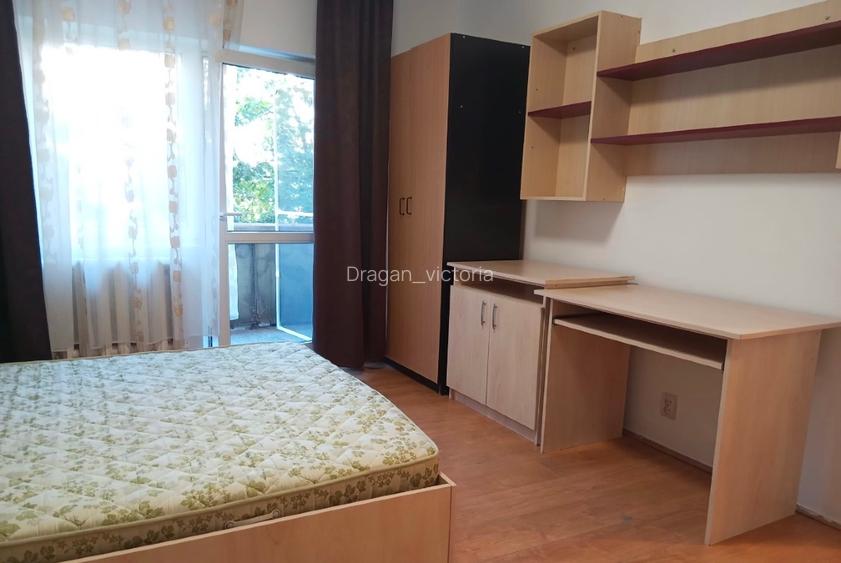Dau spre închiriere apartament 3 camere Str Alexandru Vlahuță 21