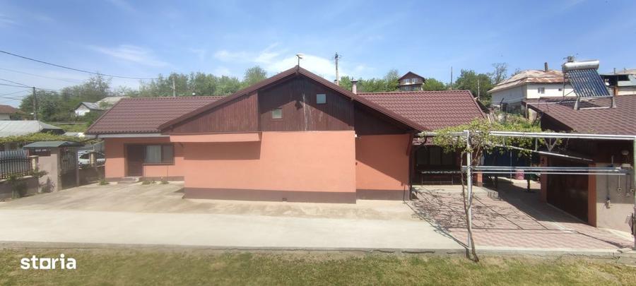Casa renovata, utilitati complete (Gaz) + 1900 mp teren Scurta, BC - 9