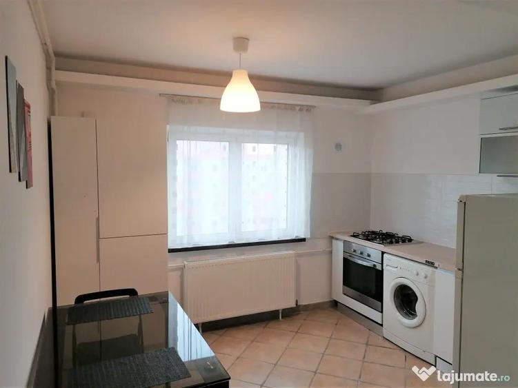 Garsoniera , Sebastian, Bloc mixt - 1