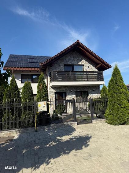 Casa cu 5 camere, mansarda si curte in Botosani - 2
