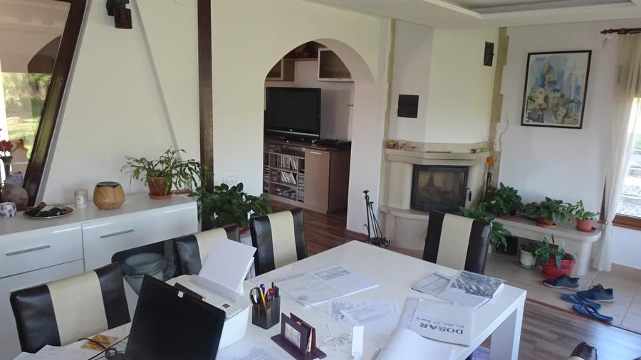 Casă cu 5 camere cu Teren 1200 Mp în Vulcan