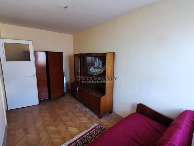 Apartament 3 camere, decomandat, etaj 1, zona centrala - 1